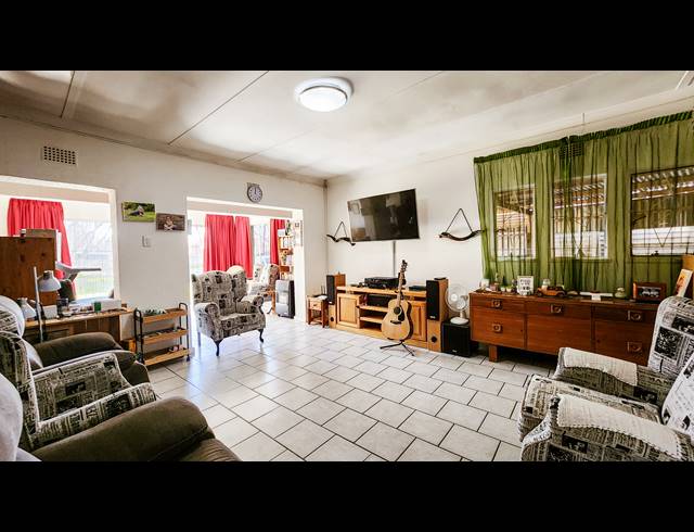 3 BEDROOM HOUSE FOR SALE IN SASOLBURG EXT 3